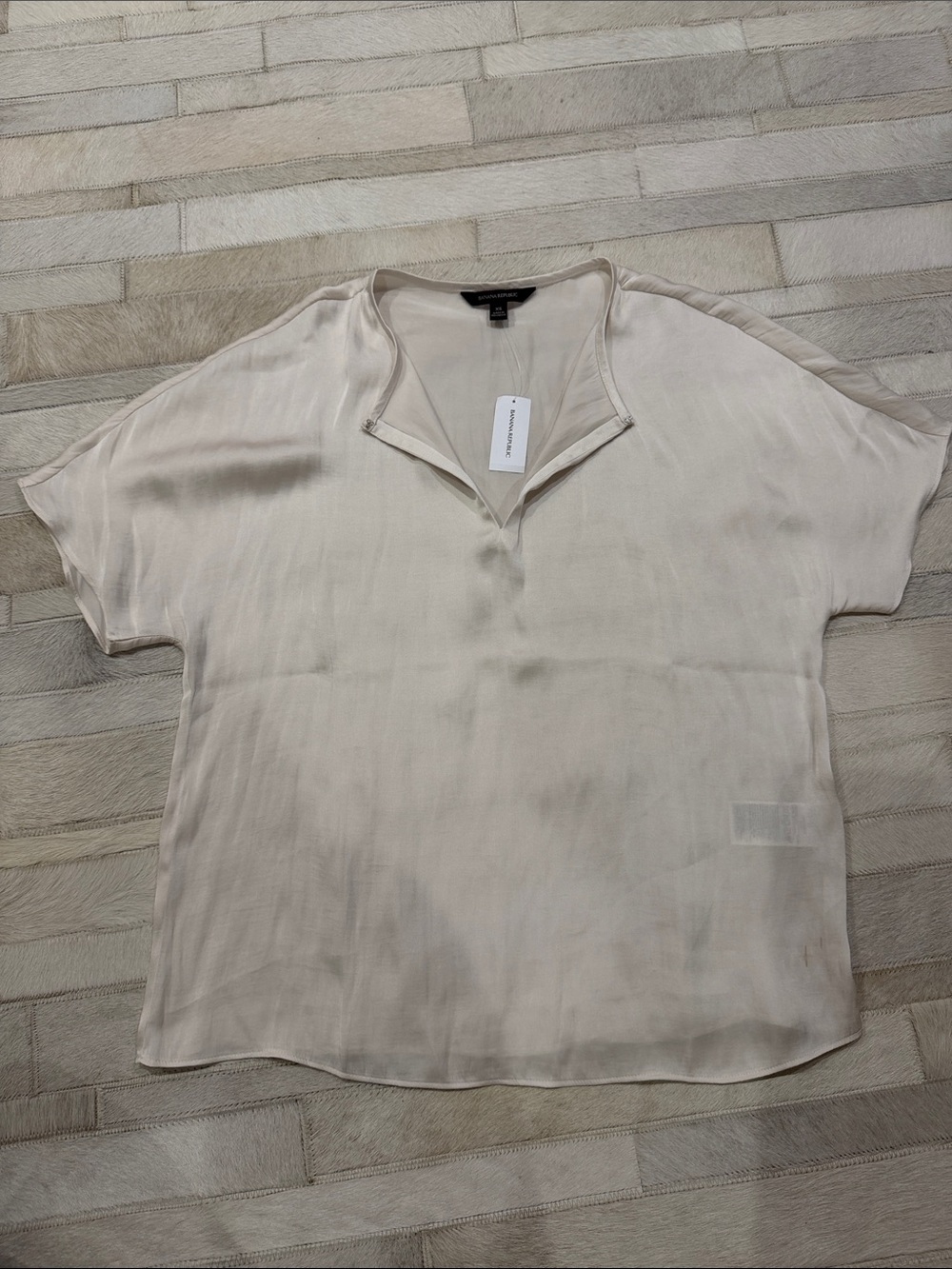 Banana Republic Cream Silk V-Neck Blouse